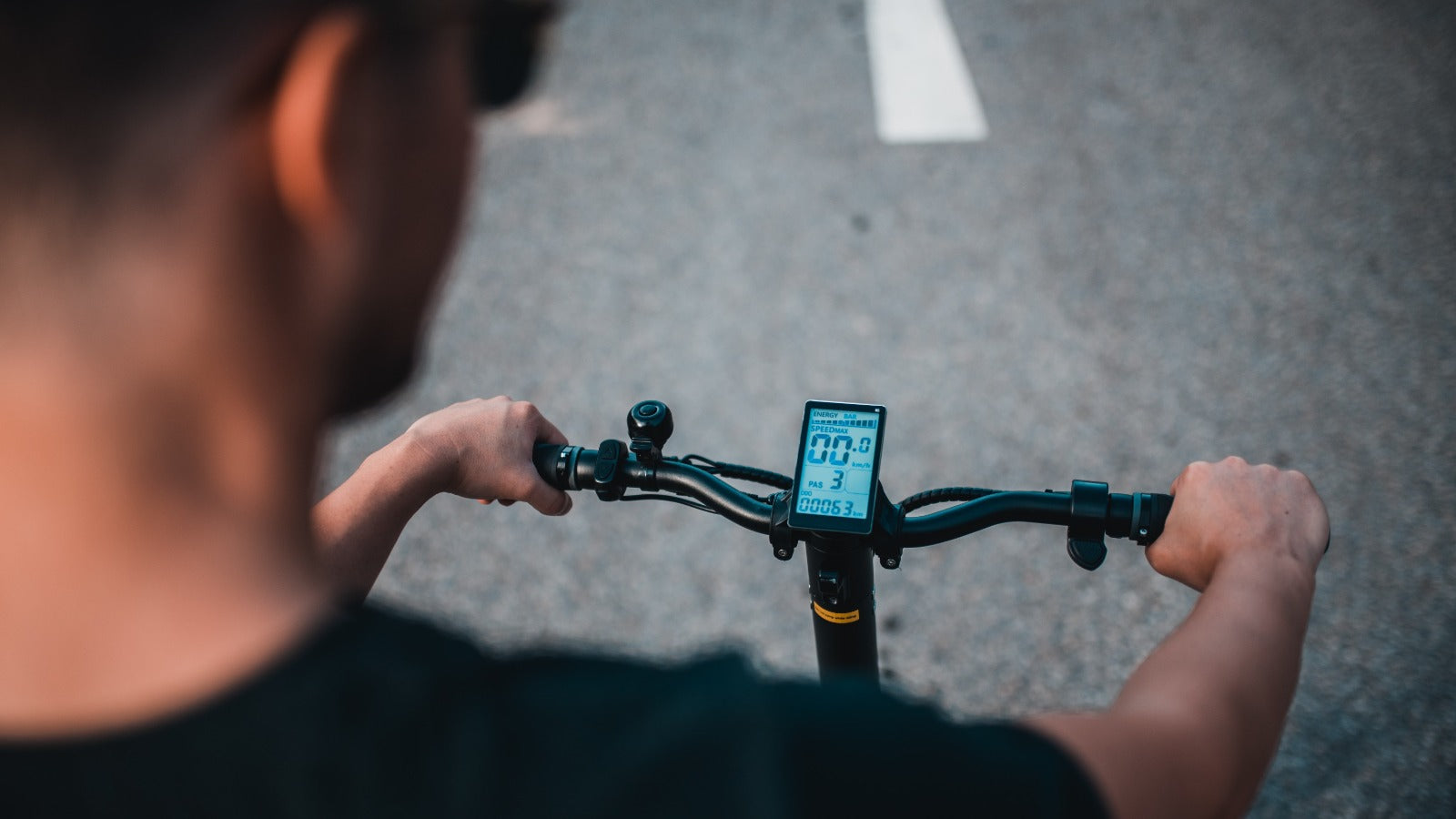Varla Pegasus commuter scooter display
